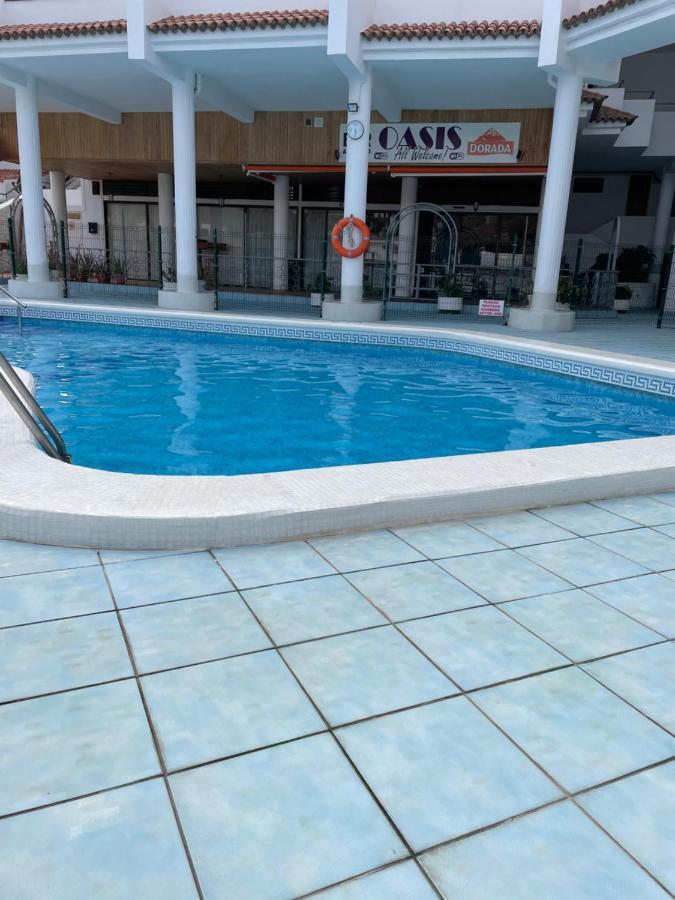 1 Bedroom Apartment With Stunning Sea View 아로나 외부 사진