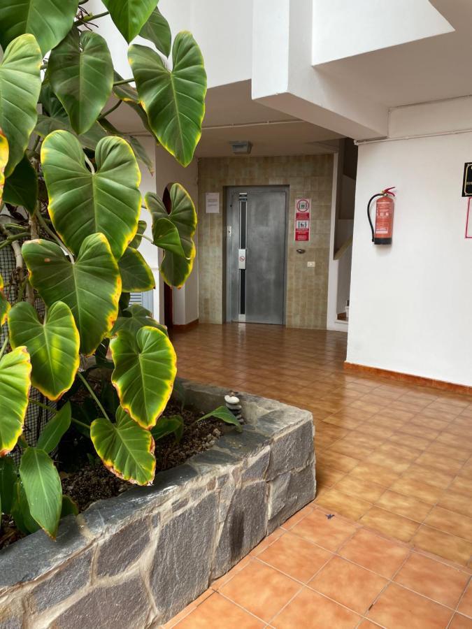 1 Bedroom Apartment With Stunning Sea View 아로나 외부 사진