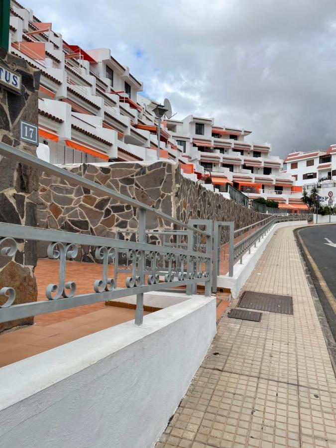 1 Bedroom Apartment With Stunning Sea View 아로나 외부 사진
