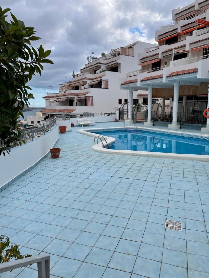 1 Bedroom Apartment With Stunning Sea View 아로나 외부 사진