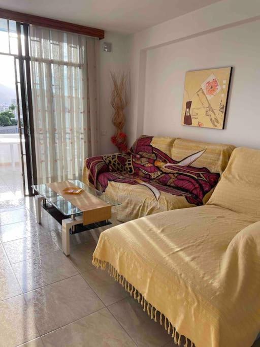 1 Bedroom Apartment With Stunning Sea View 아로나 외부 사진